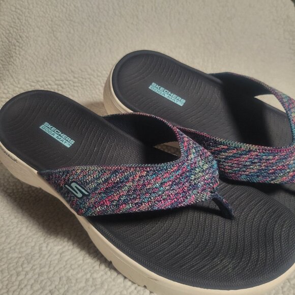 Women’s Gowalk Flex Invoke Flip-Flop Sandals - Black/Blue Multi Strap - Size 9 - Picture 2 of 9